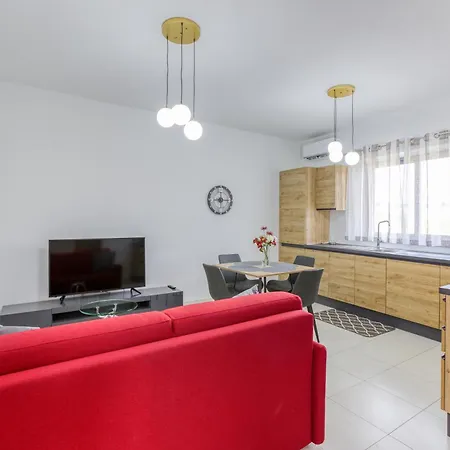 Modern With Sofabed & Balcony In By 360 Estates Διαμέρισμα *
