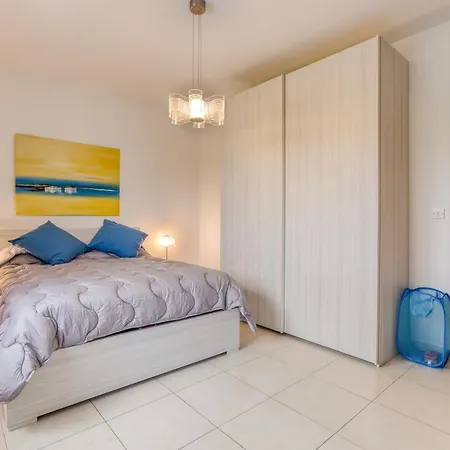 Daire Modern With Sofabed & Balcony In By 360 Estates